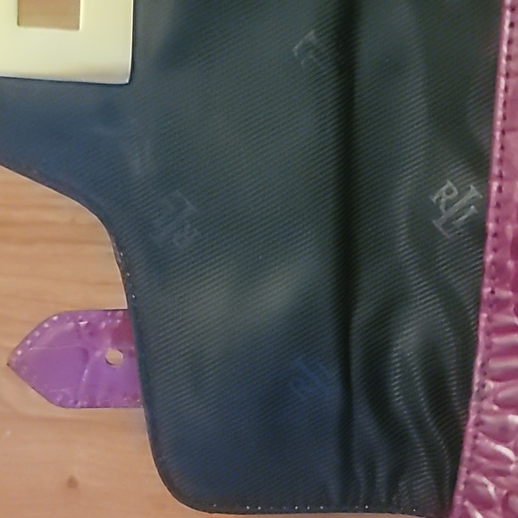 Elegant Purple Croc-Embossed Chain Bag - Picture 6 of 11